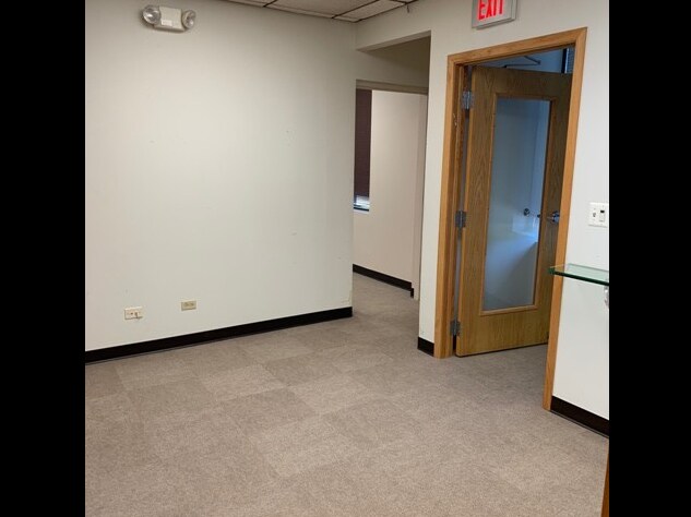 More Photos Of 350-370 Lexington Dr, Buffalo Grove Flex For Lease