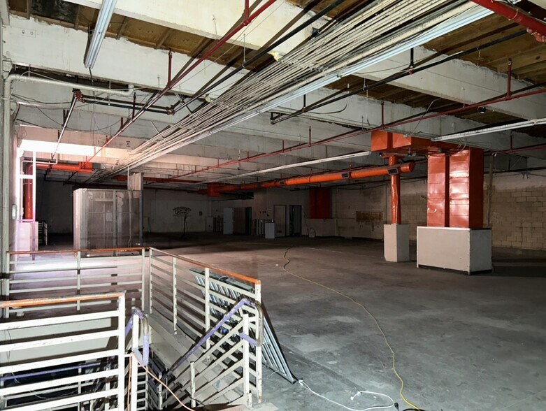 More Photos Of 11357 Sherman Way, Sun Valley Freestanding For Sale