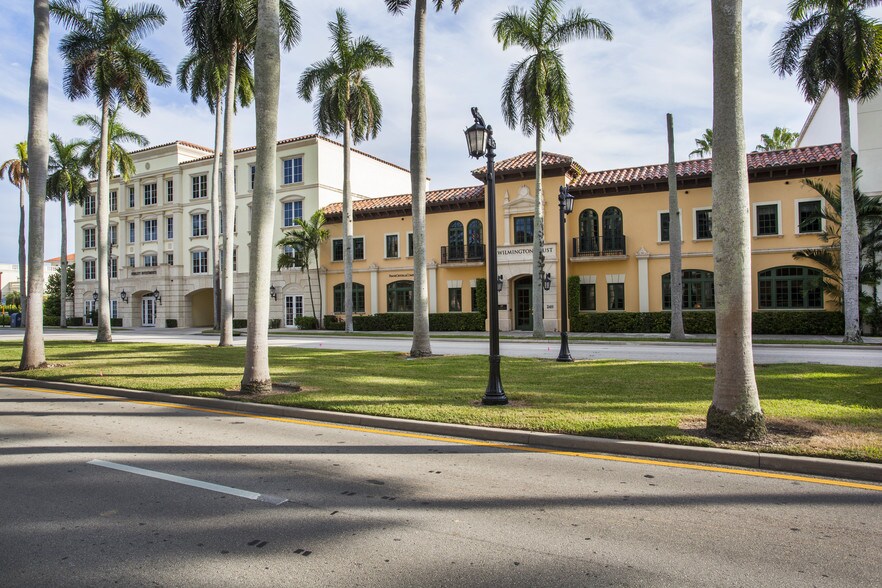 More Photos Of 240 Royal Palm Way, Palm Beach Office For Lease