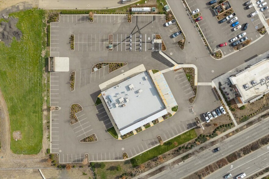 More Photos Of 1445 Center Dr, Medford Restaurant For Lease