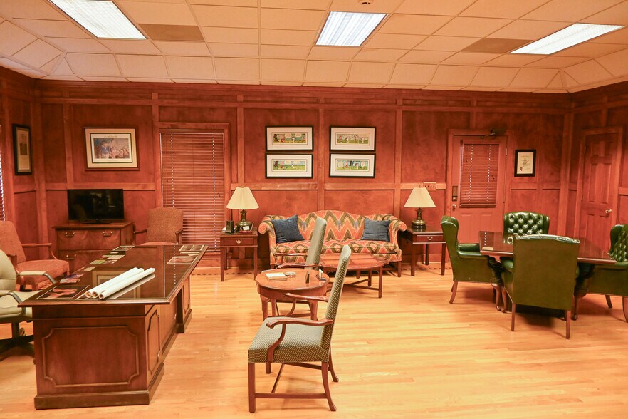 More Photos Of 109A Wholesale Ave NE, Huntsville Office For Sale