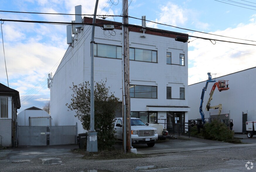 More Photos Of 5526 Dorset St, Burnaby Light Distribution For Sale
