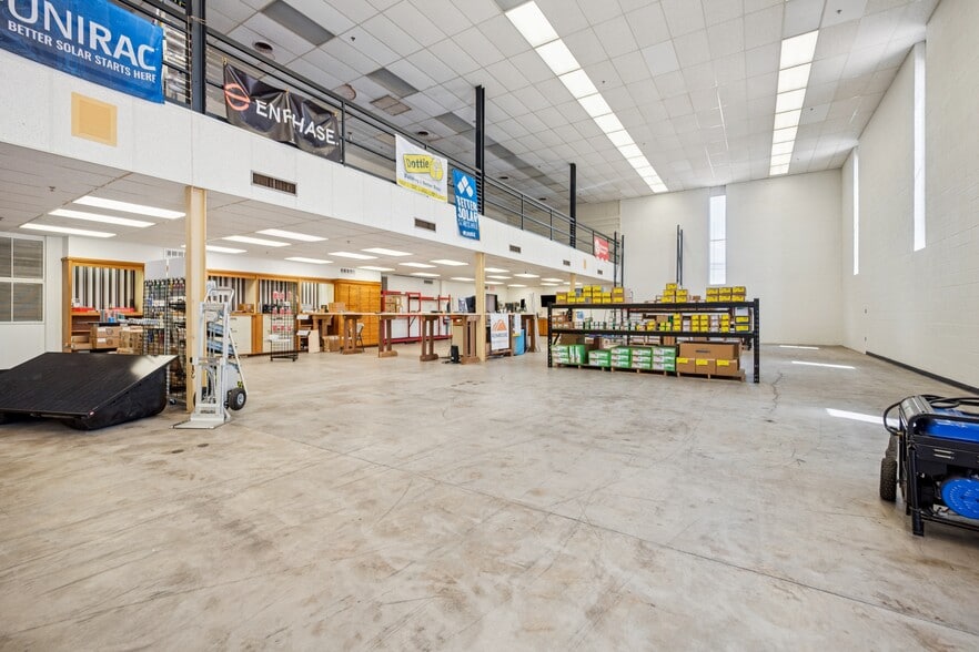 More Photos Of 7201 N Broadway Ext, Oklahoma City Warehouse For Lease