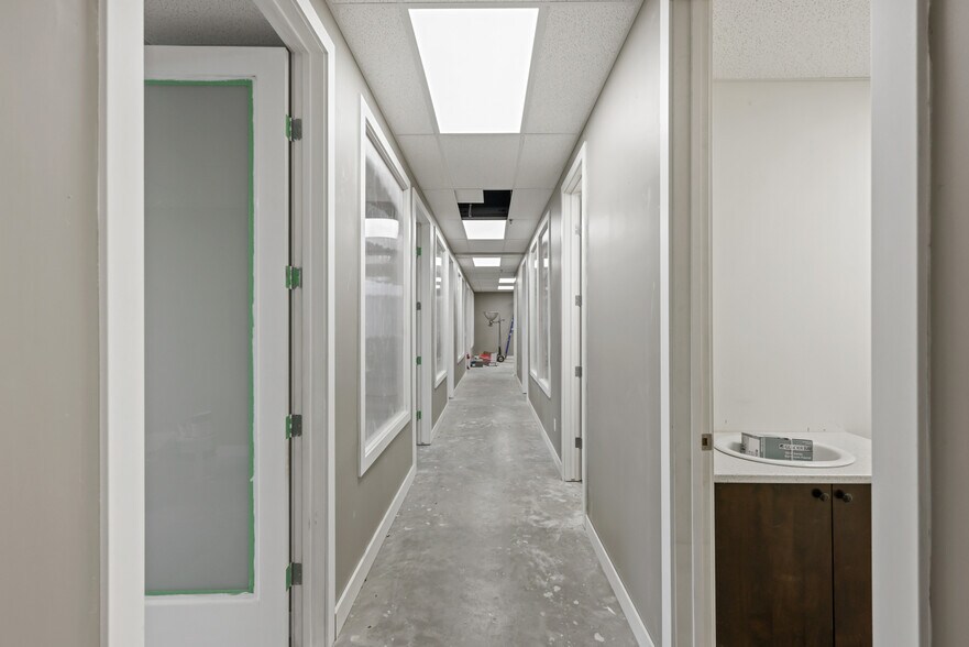 More Photos Of 8800 Venture Av SE, Calgary Warehouse For Sale