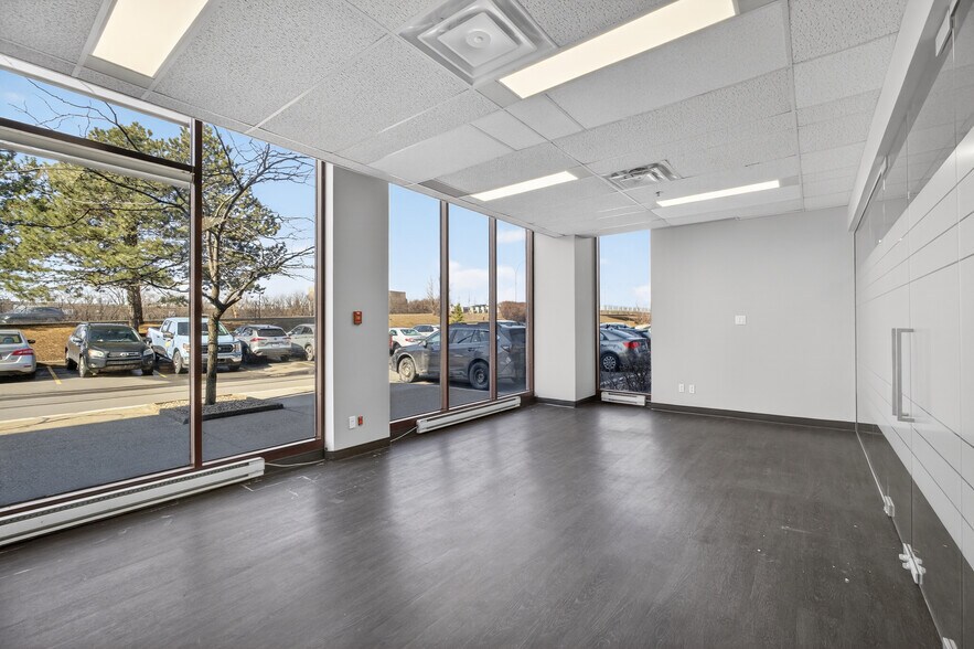 More Photos Of 455 Boul Fénelon, Dorval Medical For Lease