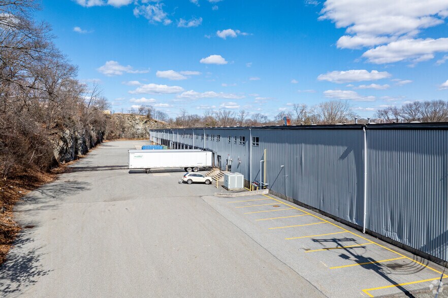 More Photos Of 45 Holton St, Winchester Distribution For Lease