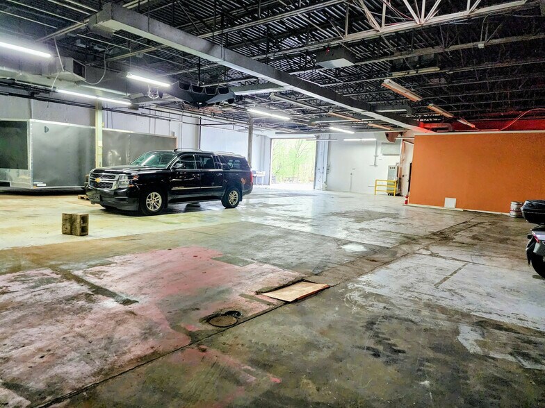 More Photos Of 24 Jolma Rd, Worcester Warehouse For Lease