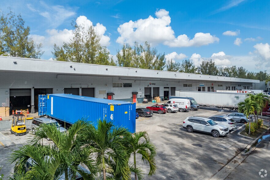 More Photos Of 1700-1790 NW 96th Ave, Doral Warehouse For Lease