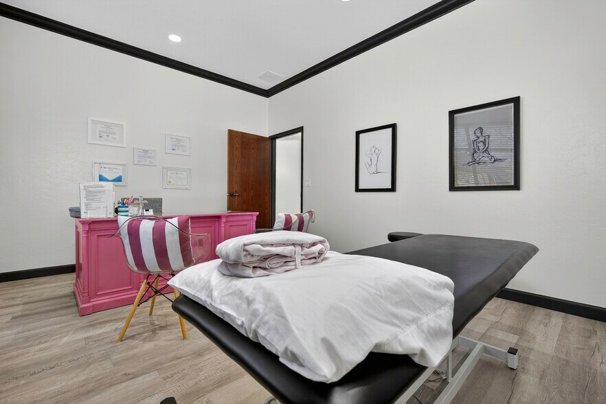 More Photos Of 9433 N Kelley Ave, Oklahoma City Office For Sale