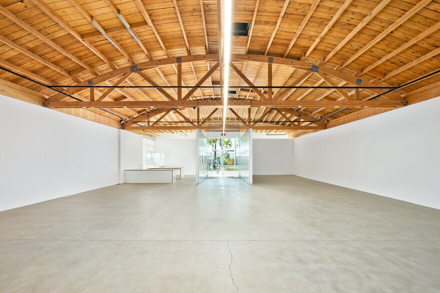 More Photos Of 9055 Santa Monica Blvd, West Hollywood General Retail For Lease