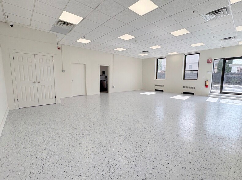 More Photos Of 40 Merritt St, Port Chester Manufacturing For Lease
