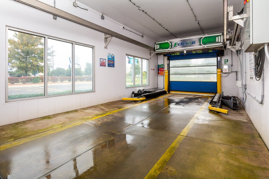 More Photos Of 31785 Van Dyke Ave, Warren Carwash For Sale