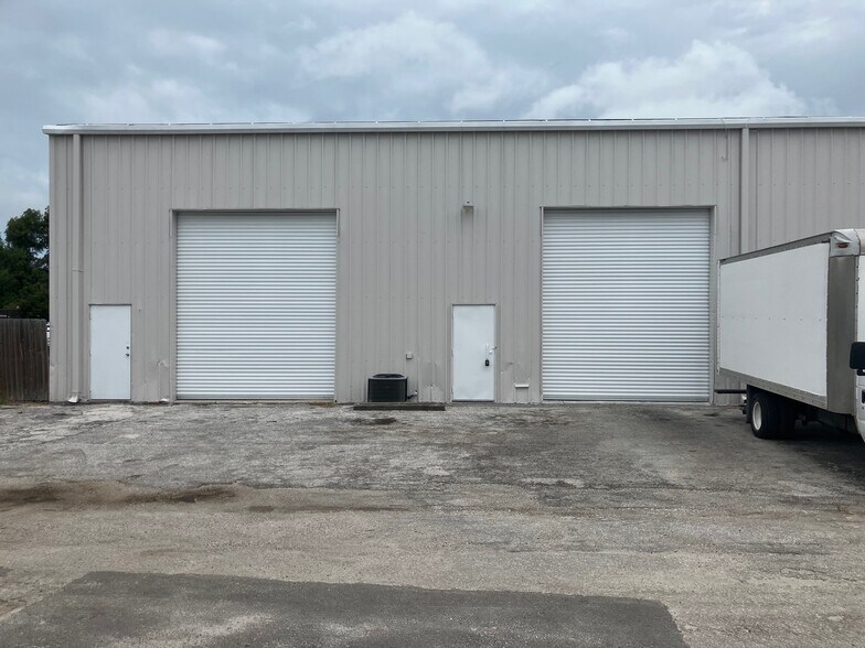 More Photos Of 9161 131st Pl N, Largo Warehouse For Lease