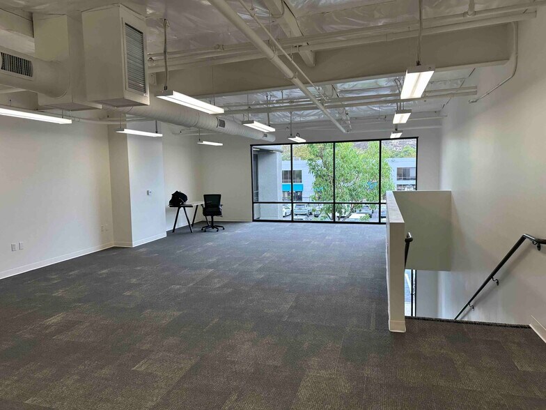 More Photos Of 330 Rancheros Dr, San Marcos Research And Development For Lease