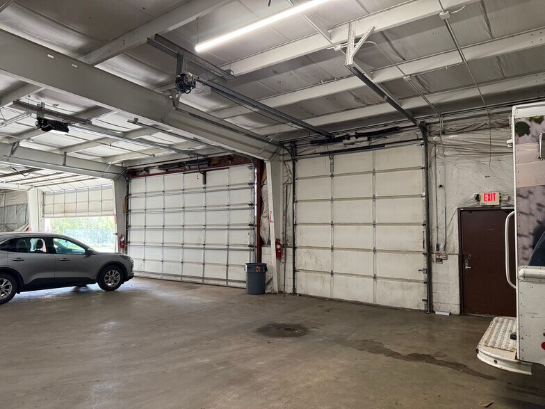 More Photos Of 2080-2090 Fairwood Ave, Columbus Warehouse For Lease