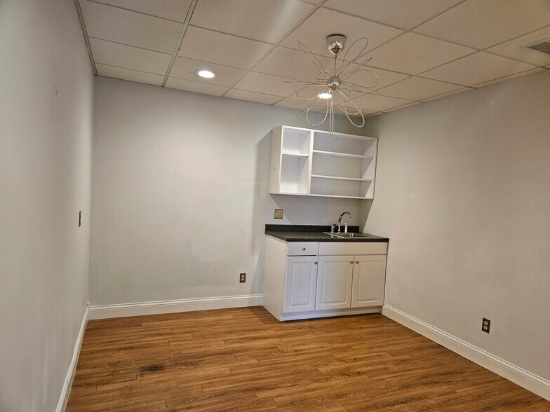 More Photos Of 5820 Gratiot Rd, Saginaw Medical For Sale