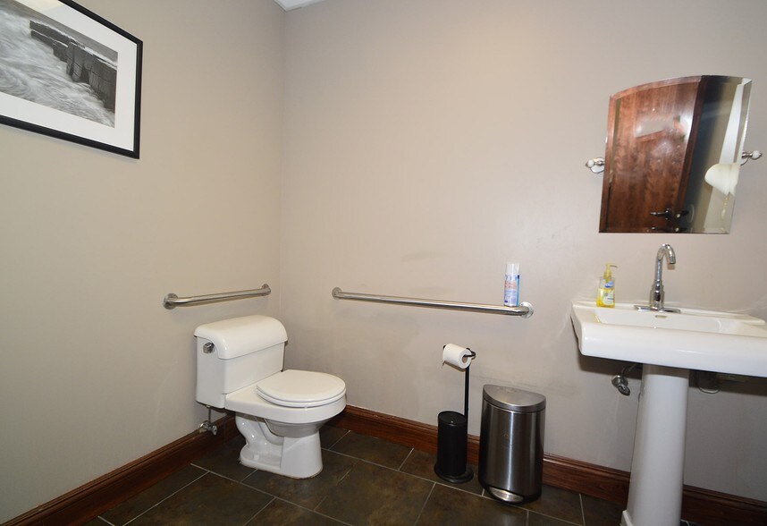 More Photos Of 272 W Park Ave, Long Beach Medical For Sale