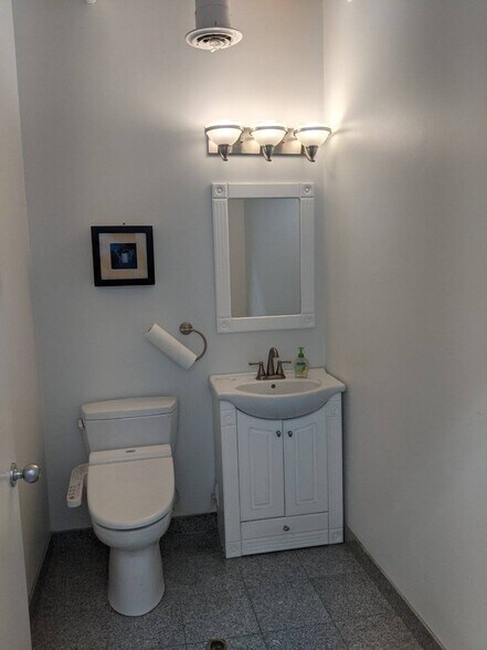 More Photos Of 6353 Ferguson St, Indianapolis Office For Lease