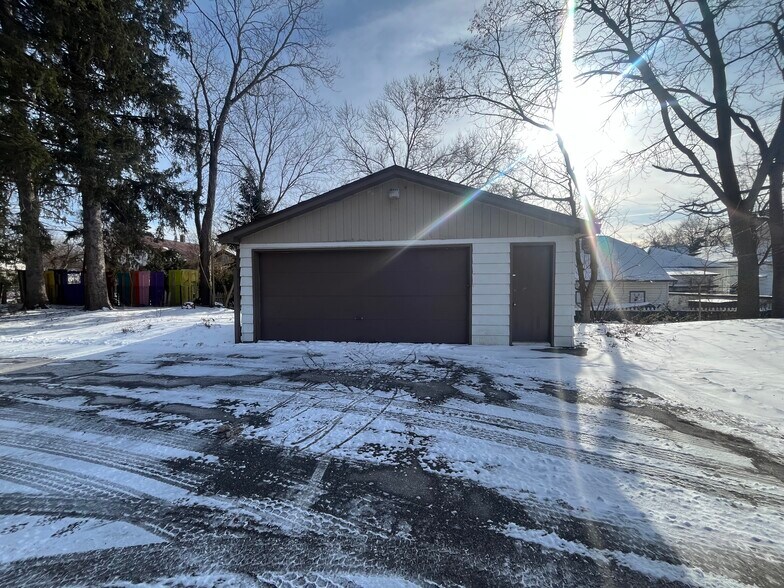 More Photos Of 406 N Main St, Thiensville Restaurant For Sale