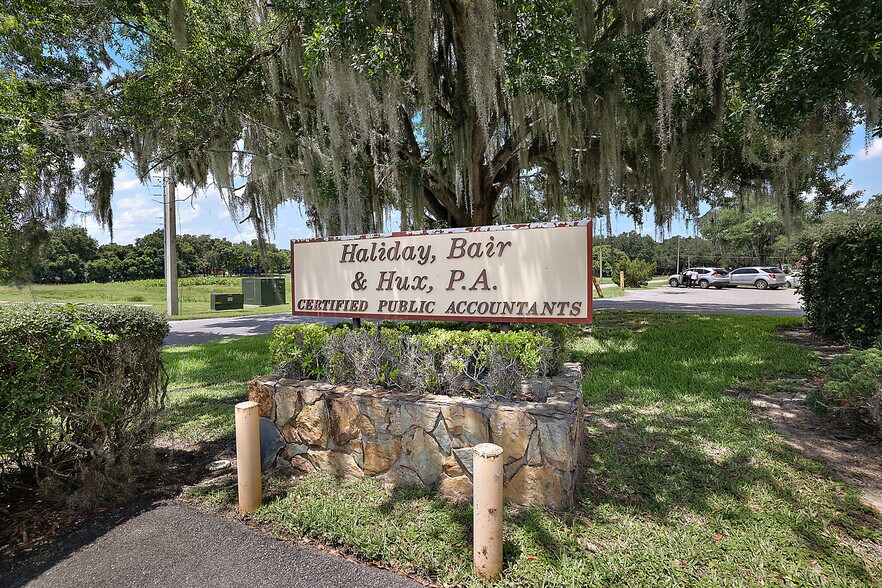 More Photos Of 400 Webster St, Leesburg Office For Lease