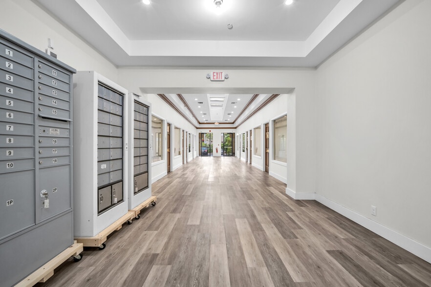 More Photos Of 1700 N Dixie Hwy, Boca Raton Office For Lease