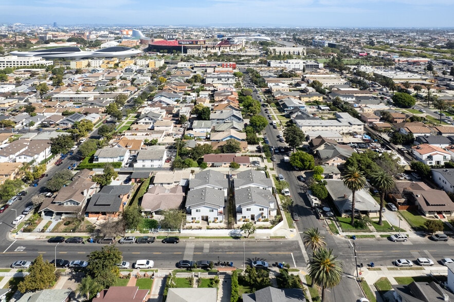 More Photos Of 3944 S Budlong Ave, Los Angeles Apartments For Sale