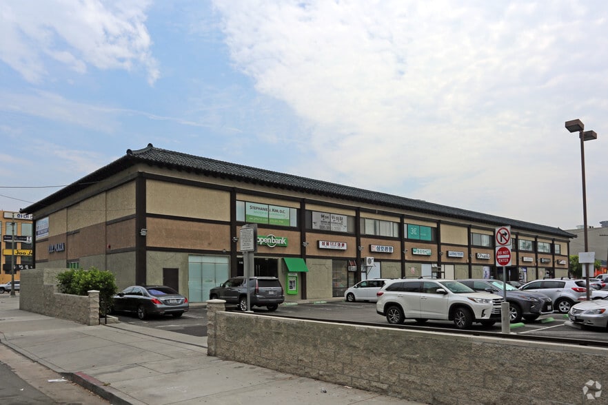 More Photos Of 3030 W Olympic Blvd, Los Angeles Storefront Retail Office For Lease