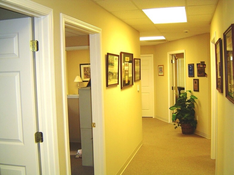 More Photos Of 16220 Alexander Rd, Alexander Warehouse For Lease