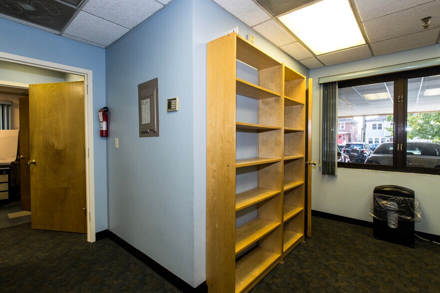 More Photos Of 812 N Wood Ave, Linden Office For Sale
