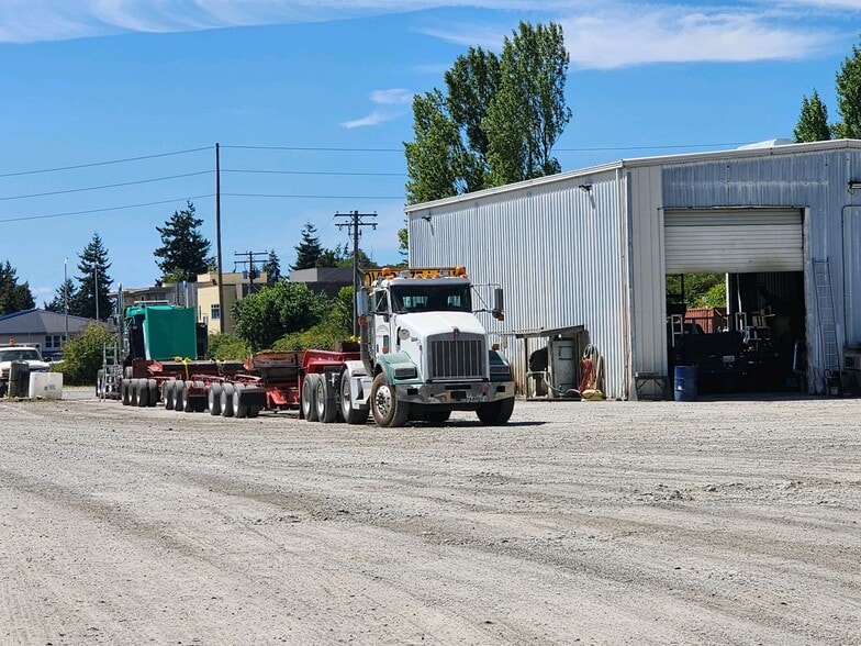More Photos Of 24300 Pacific Hwy S, Kent Truck Terminal For Lease