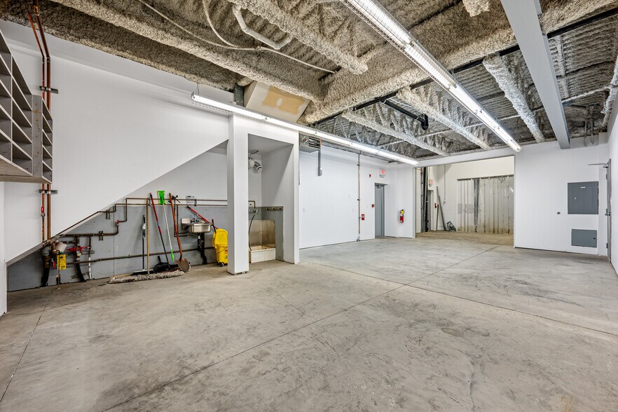 More Photos Of 5267 67 Av, Lloydminster Warehouse For Sale