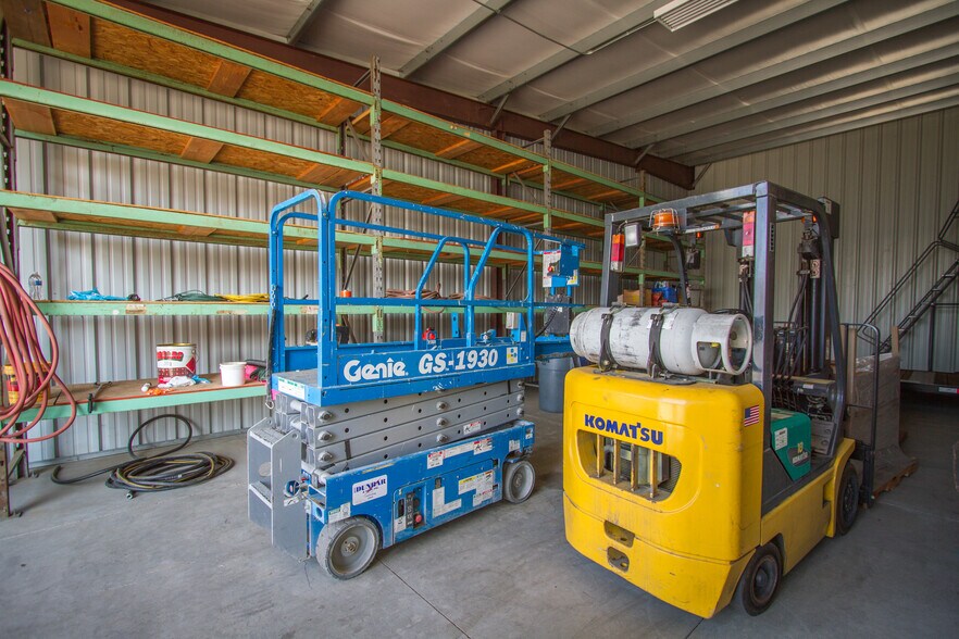 More Photos Of 1831 Golden State Ave, Bakersfield Self Storage For Lease