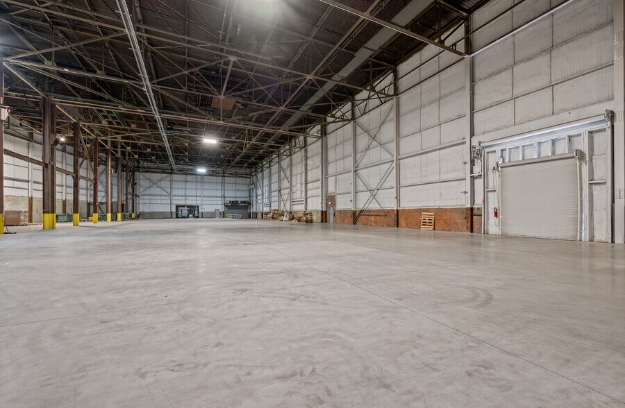 More Photos Of 640 N Washington Ave, Bridgeport Warehouse For Lease