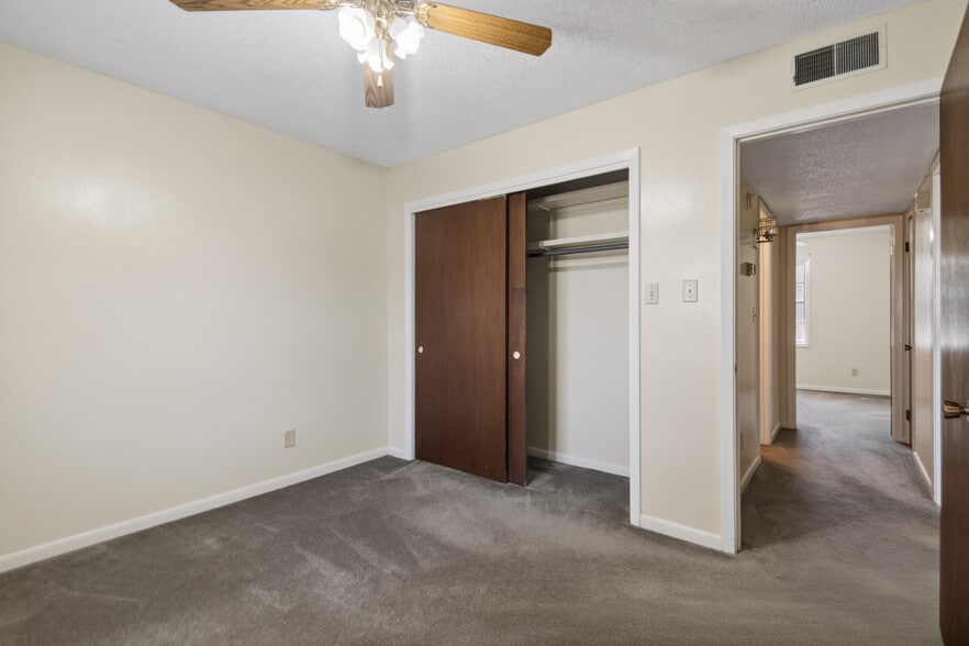 More Photos Of 701 E 4th St, Carlisle Apartments For Sale