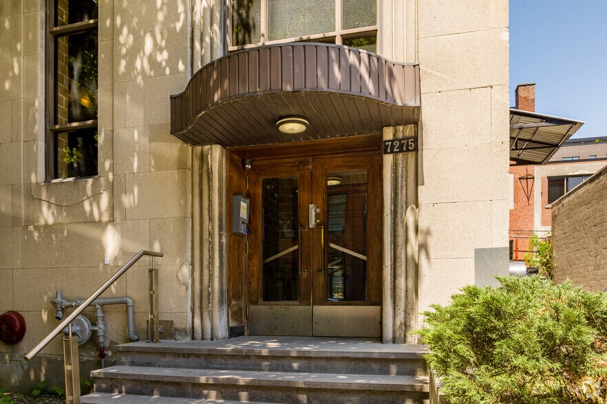 More Photos Of 7275 Rue Saint-Urbain, Montréal Office For Sale