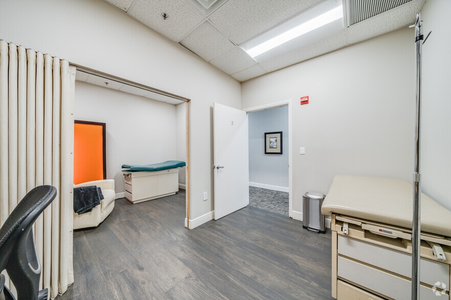 More Photos Of 5975 Sunset Dr, Miami Medical For Sale