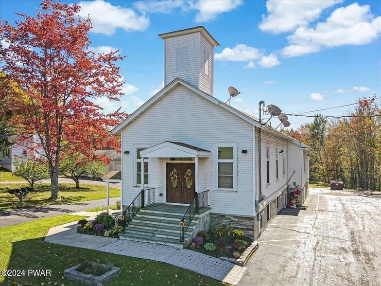 More Photos Of 186 Ledgedale Rd, Lake Ariel Apartments For Sale