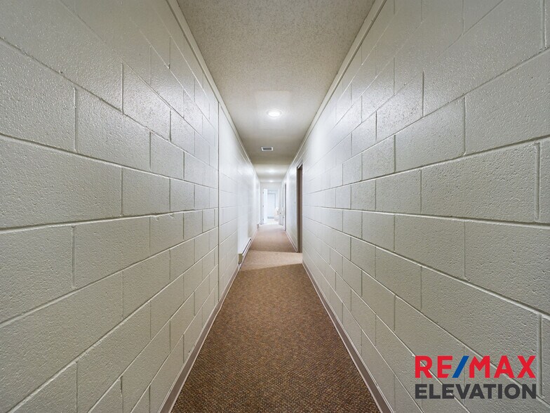 More Photos Of 915 W Fetterman St, Buffalo Office For Sale