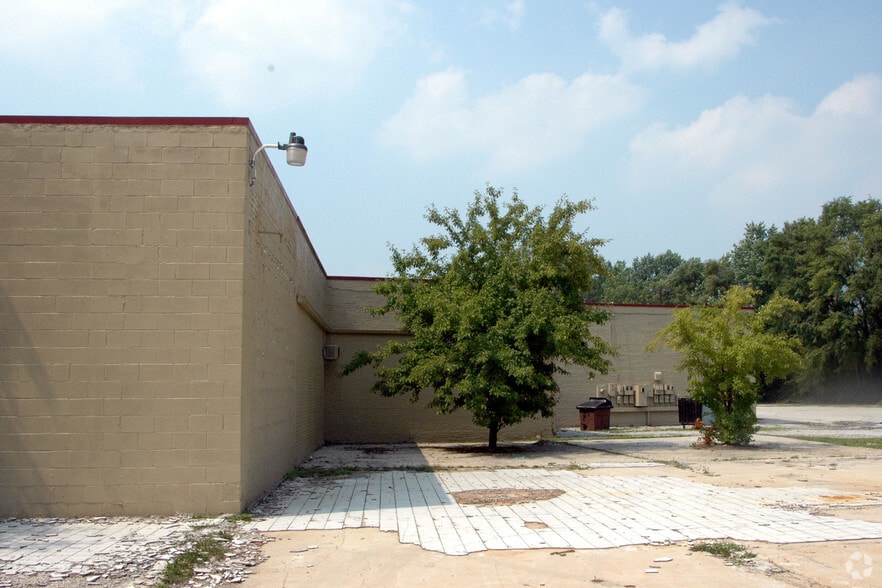 More Photos Of 208-210 Blackhawk Dr, Park Forest General Retail For Sale