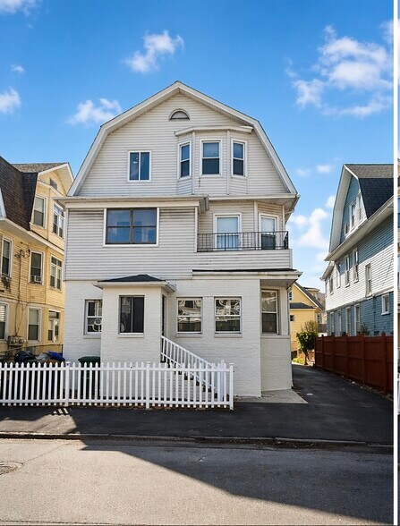 More Photos Of 40 Vine St, Bridgeport Multifamily For Sale