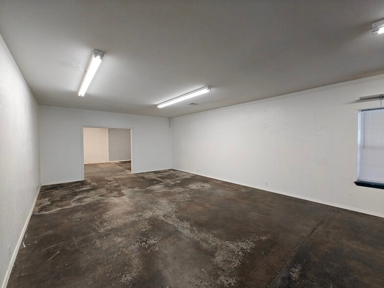 More Photos Of 430 N Brent Ln, West Siloam Springs General Retail For Lease