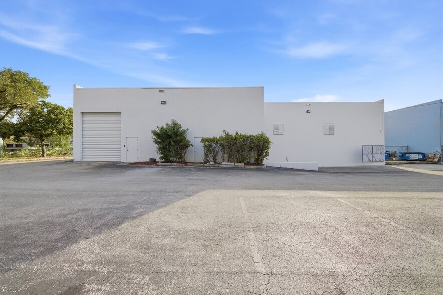 More Photos Of 2891 NW 22nd Ter, Pompano Beach Warehouse For Lease
