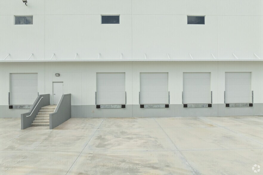 More Photos Of 17035 Persimmon Blvd W, Wellington Unknown For Lease