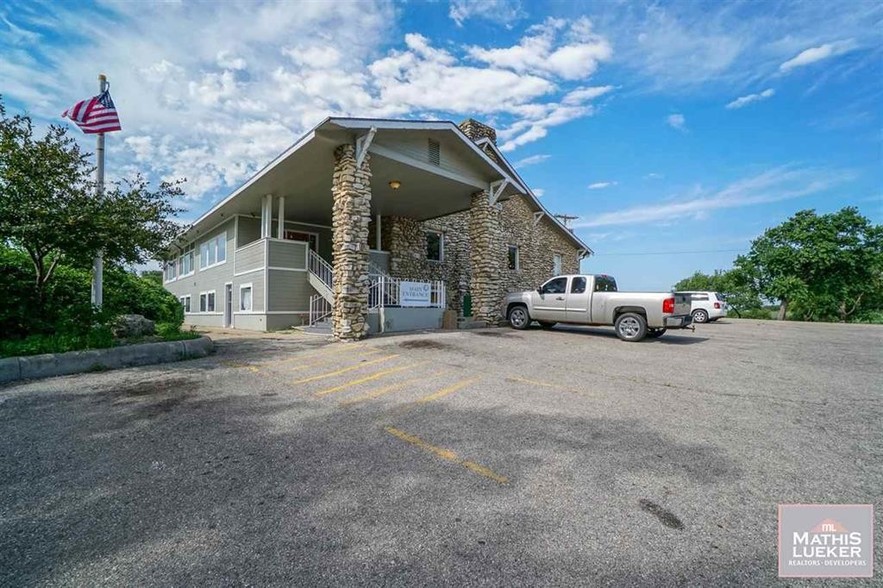 Primary Photo Of 1301 W 8th St, Junction City Golf Course Driving Range For Sale