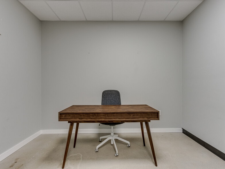 More Photos Of 120 SE 19th St, Moore General Retail For Lease