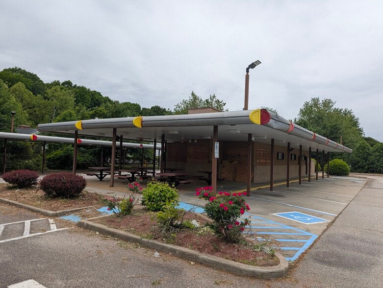 Primary Photo Of 200 Floyd Thompson Blvd, Hampton Fast Food For Lease