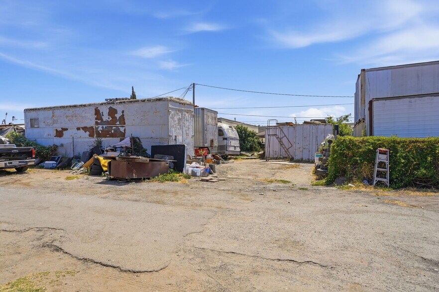 More Photos Of 1635 W 130th St, Gardena Contractor Storage Yard For Sale