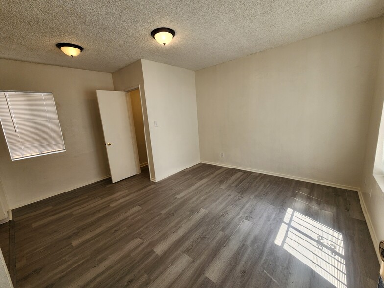 More Photos Of 526-534 W 47th St, Los Angeles Apartments For Sale