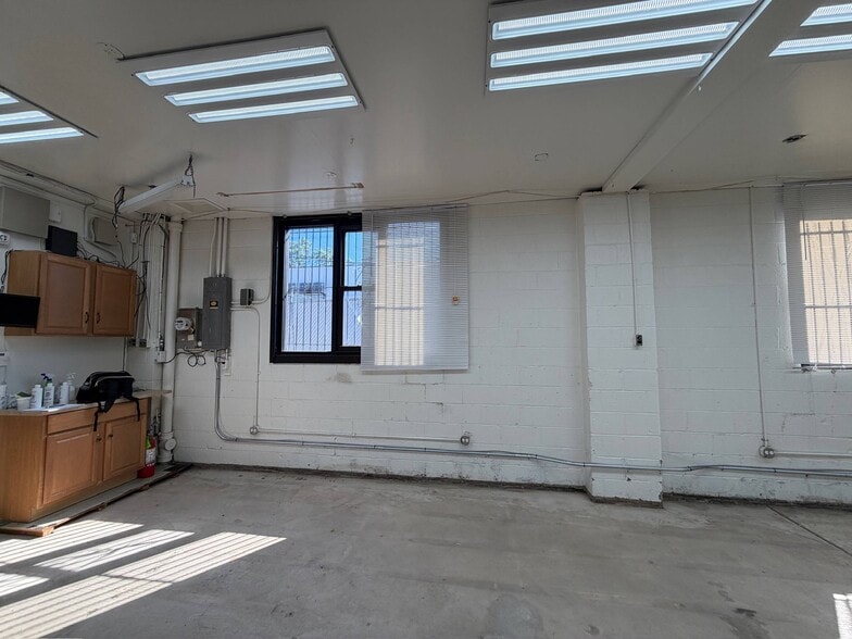 More Photos Of 7327 Edmund St, Philadelphia Light Manufacturing For Sale