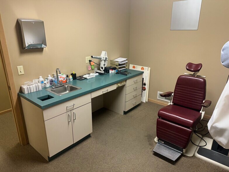 More Photos Of 2130 Brackett Ave, Eau Claire Medical For Lease